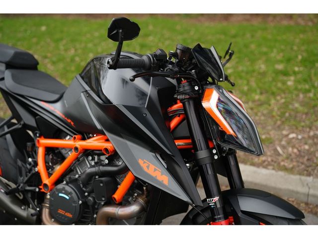 ktm - 1290-super-duke-r