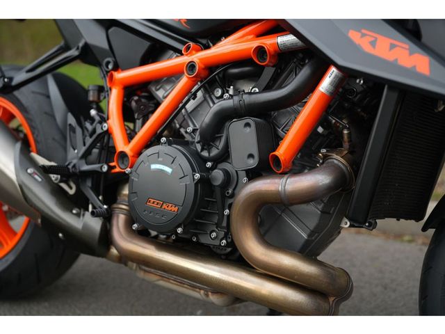 ktm - 1290-super-duke-r