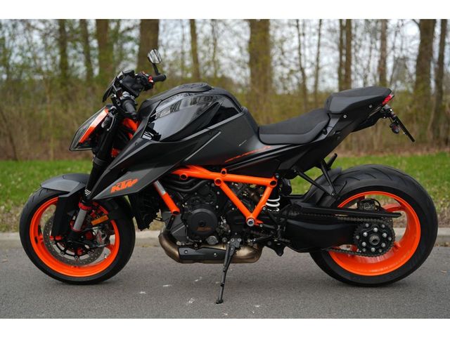 ktm - 1290-super-duke-r