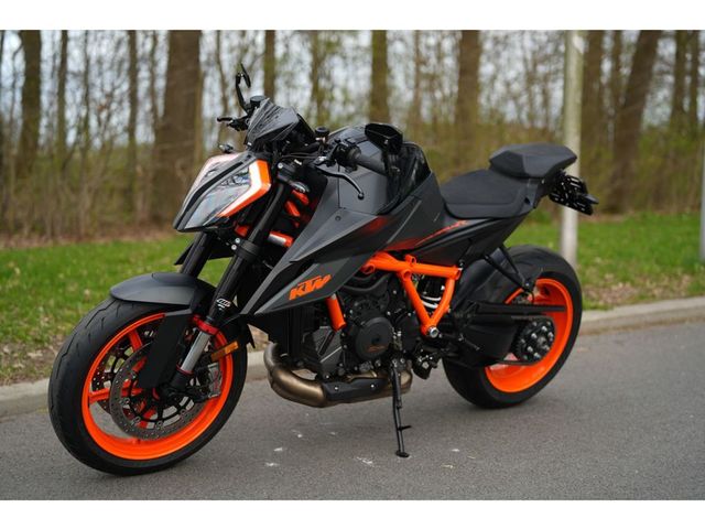ktm - 1290-super-duke-r