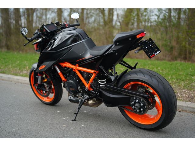 ktm - 1290-super-duke-r