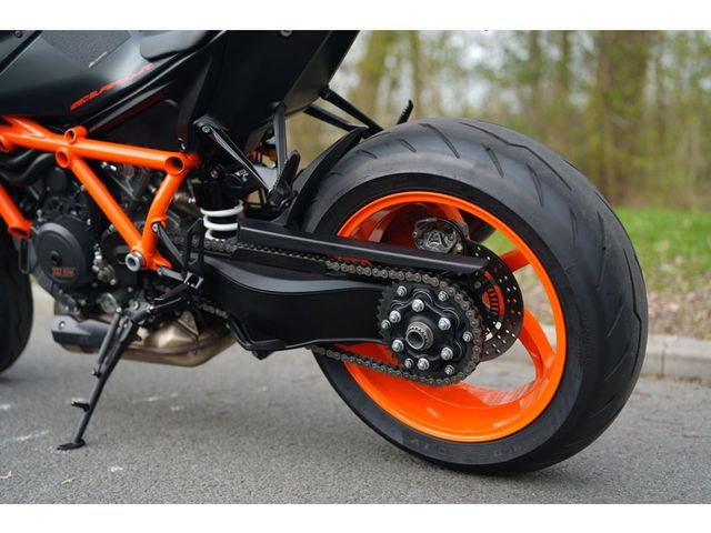 ktm - 1290-super-duke-r