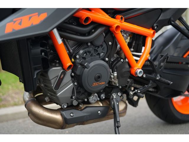 ktm - 1290-super-duke-r