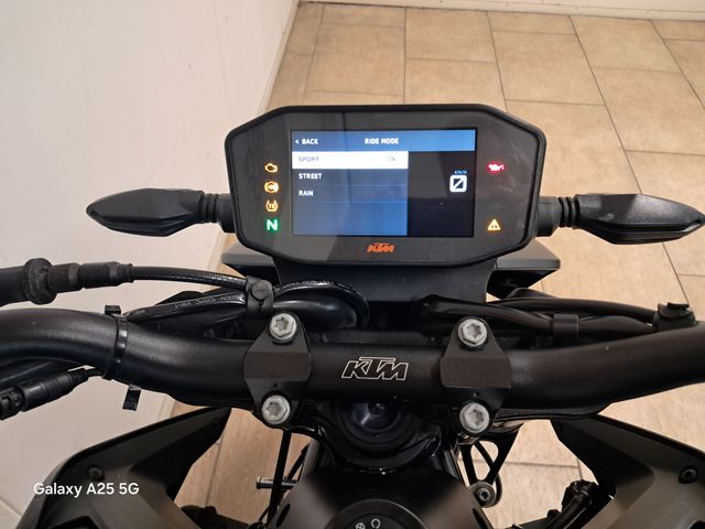 ktm - 890-duke-r