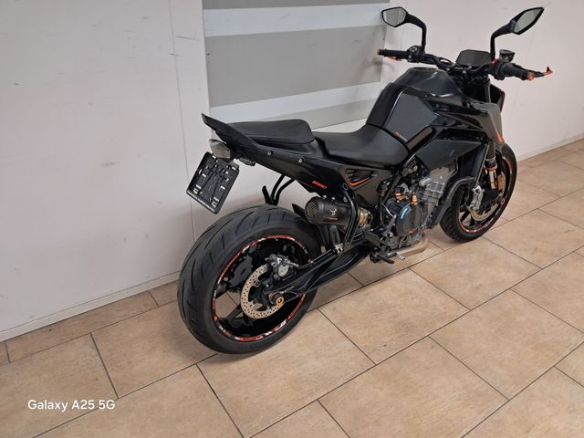 ktm - 890-duke-r