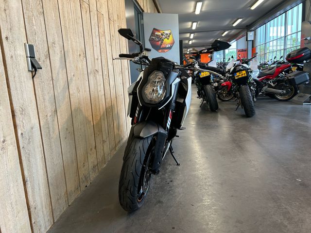 ktm - 990-super-duke-r