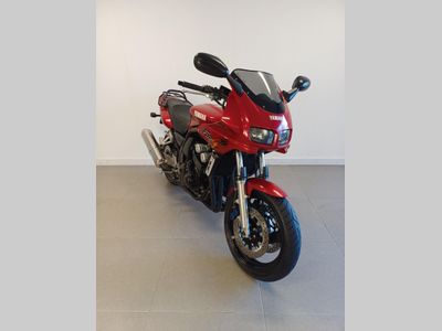 YAMAHA FZS 600 FAZER – foto 4