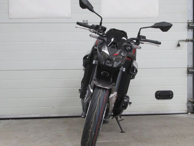 kawasaki - z900