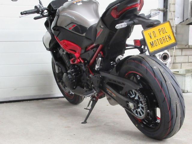 kawasaki - z900