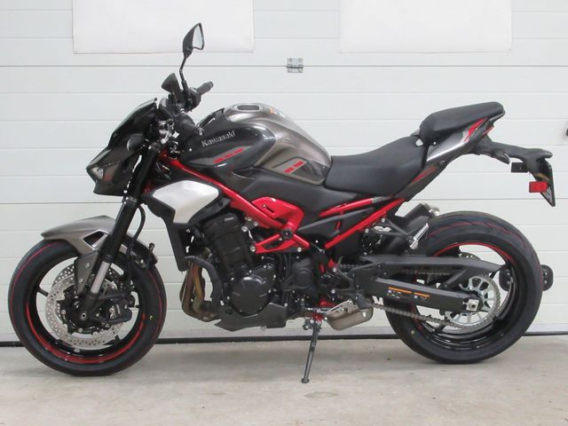kawasaki - z900