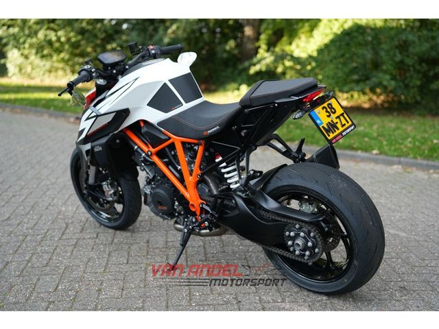 ktm - 1290-super-duke-r