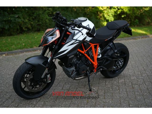 ktm - 1290-super-duke-r