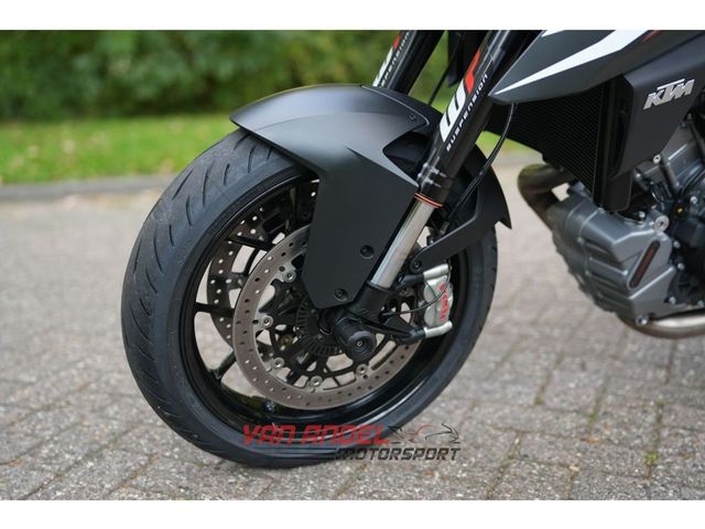 ktm - 1290-super-duke-r