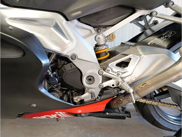 aprilia - rsv-1000-r