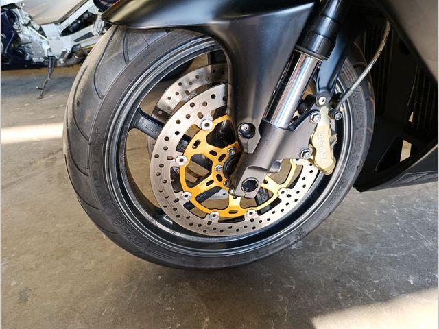 aprilia - rsv-1000-r