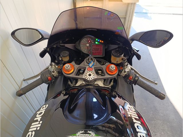 aprilia - rsv-1000-r