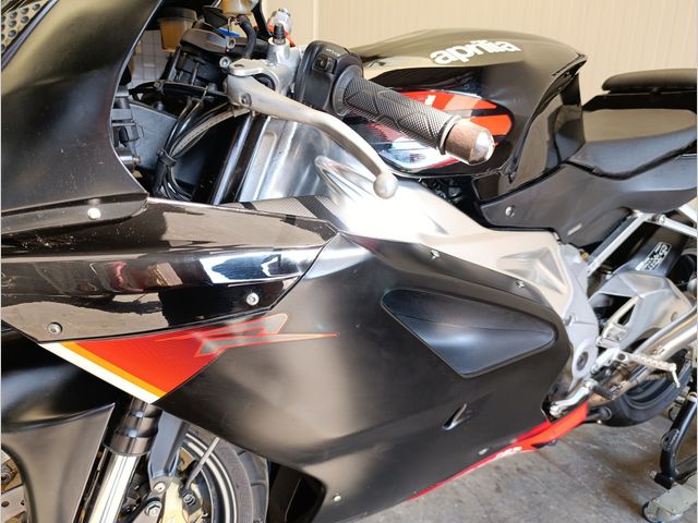 aprilia - rsv-1000-r