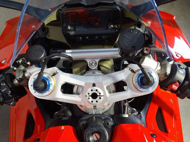 ducati - panigale-v4-s