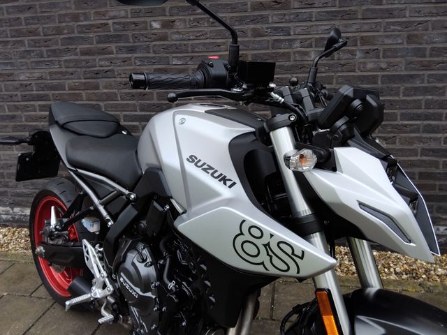 suzuki - gsx-8s