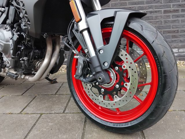 suzuki - gsx-8s