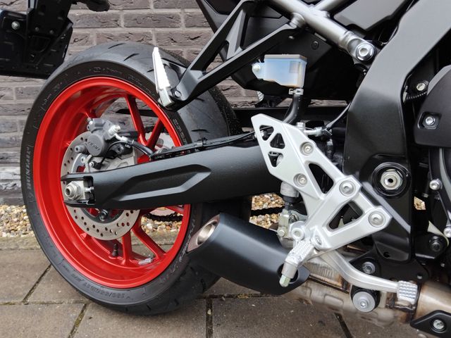 suzuki - gsx-8s