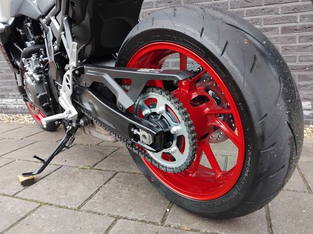 suzuki - gsx-8s