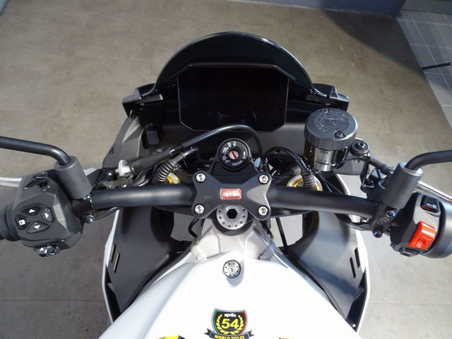 aprilia - tuono--v4-1100-factory