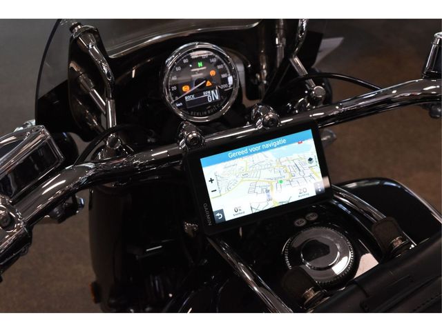 bmw - r-18-classic
