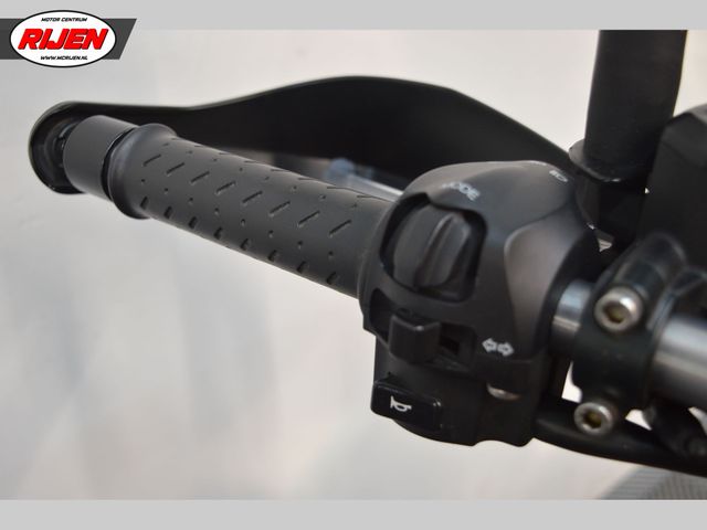 aprilia - dorsoduro-750-factory