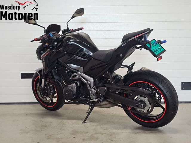 kawasaki - z900