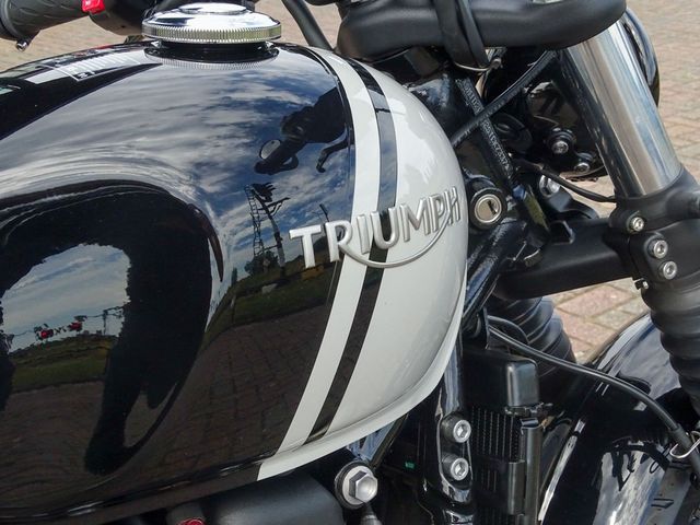 triumph - bonneville-bobber