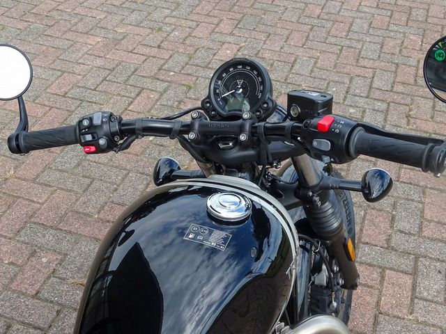 triumph - bonneville-bobber