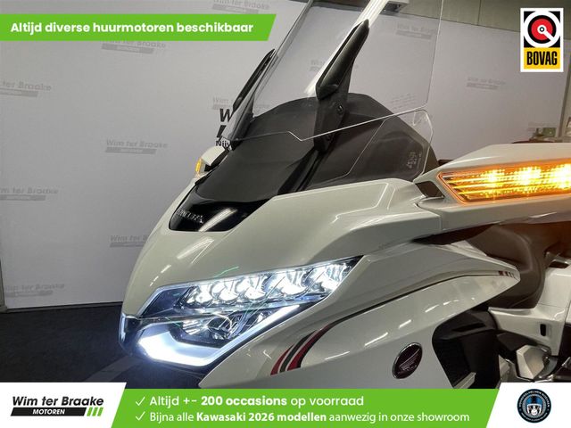 honda - gl-1800-goldwing-touring-deluxe