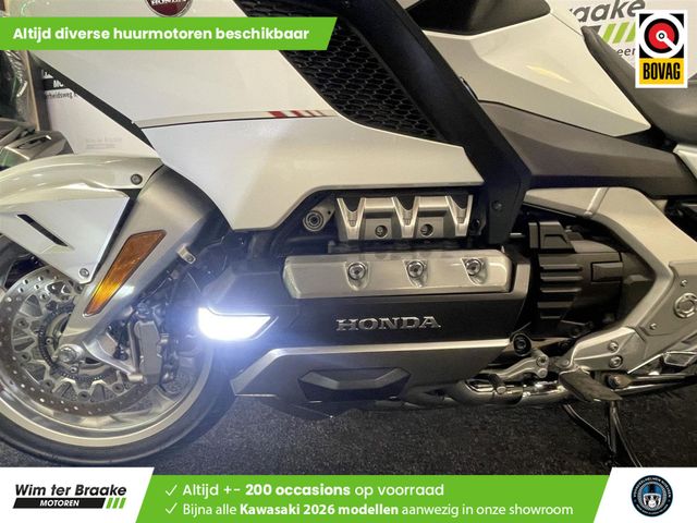 honda - gl-1800-goldwing-touring-deluxe