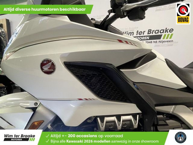 honda - gl-1800-goldwing-touring-deluxe
