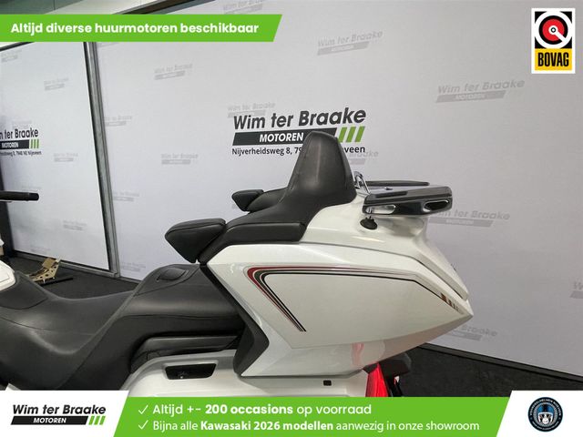 honda - gl-1800-goldwing-touring-deluxe