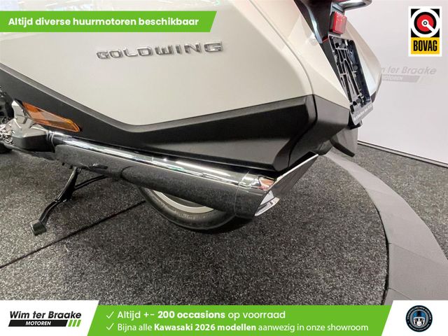 honda - gl-1800-goldwing-touring-deluxe