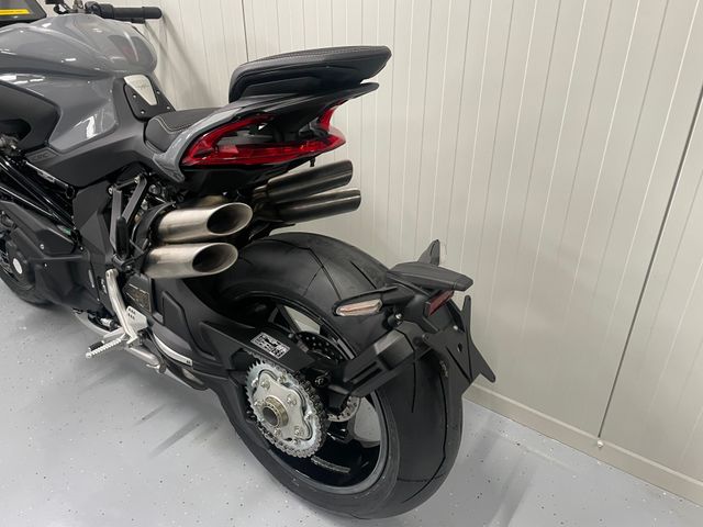mv-agusta - brutale-1000-rs