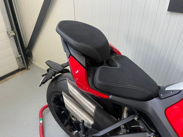 mv-agusta - brutale-1000-rs