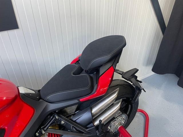 mv-agusta - brutale-1000-rs