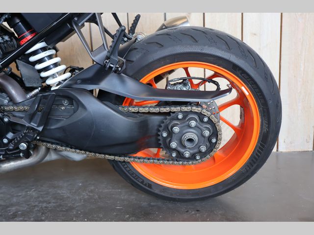 ktm - 1290-super-duke-r