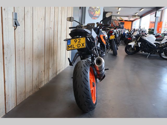 ktm - 1290-super-duke-r
