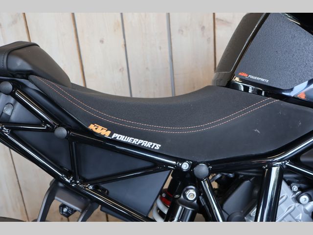 ktm - 1290-super-duke-r