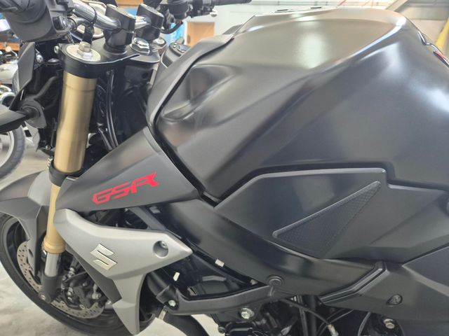 suzuki - gsr-750-a