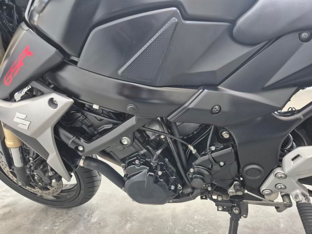 suzuki - gsr-750-a