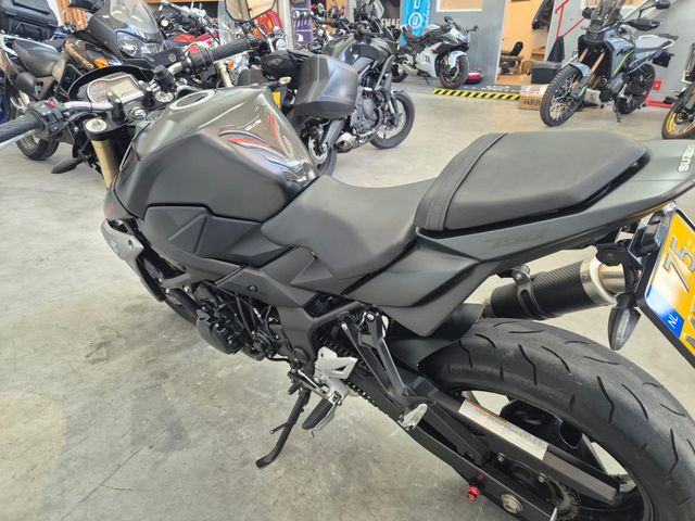 suzuki - gsr-750-a