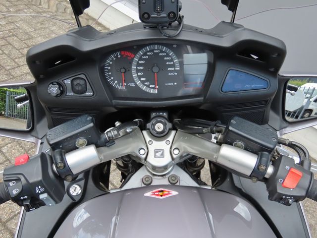 honda - st-1300-pan-european