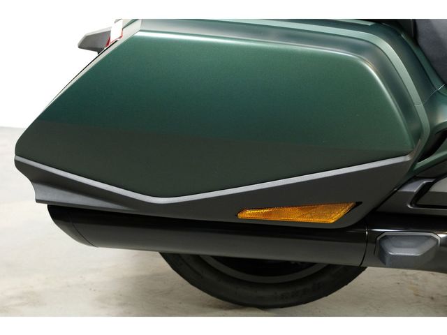 honda - gl-1800-goldwing-bagger
