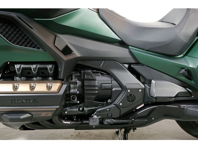 honda - gl-1800-goldwing-bagger