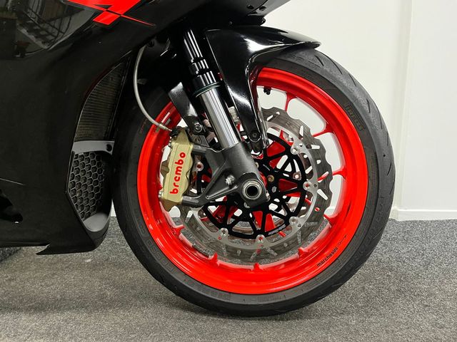 aprilia - rsv-4-r
